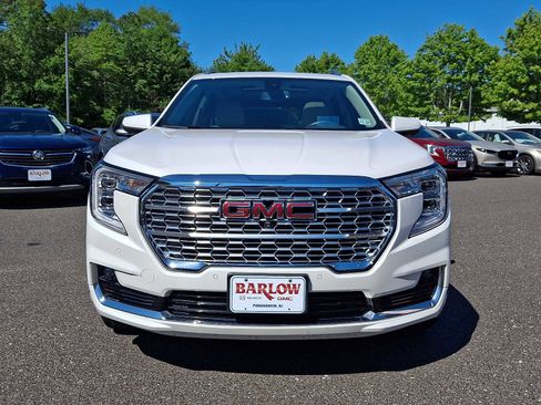 Used 2022 GMC Terrain Denali w/ Denali Premium Package AWD/4WD image 2