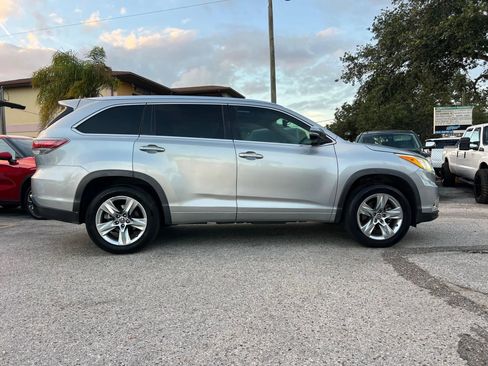 Used 2016 Toyota Highlander Limited FWD image 6