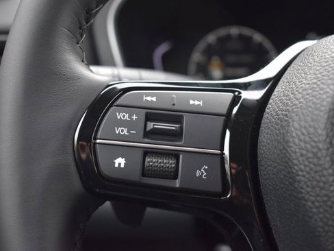 New 2025 Honda Pilot Touring image 12