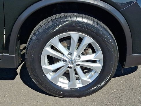 Used 2016 Nissan Rogue SV w/ SV Premium Package image 7