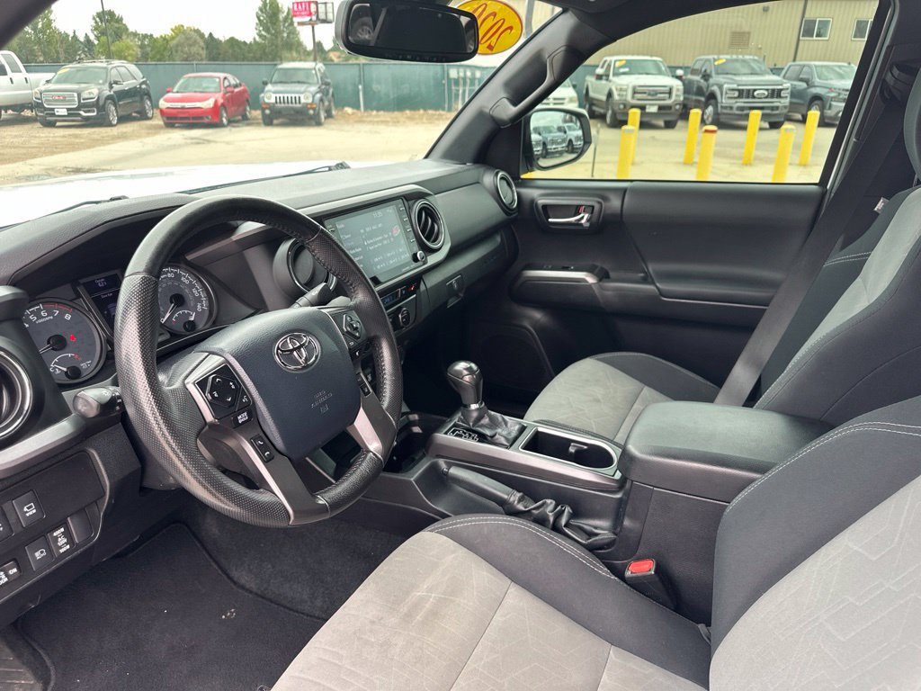 Used 2020 Toyota Tacoma TRD Off-Road w/ Advanced Technology Package AWD/4WD image 16