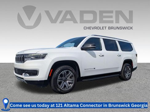 Used 2024 Jeep Wagoneer L Series II w/ Flexible Seating Group RWD image 1