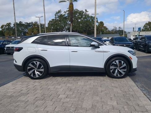 Certified 2021 Volkswagen ID.4 Pro S w/ Gradient Package image 3