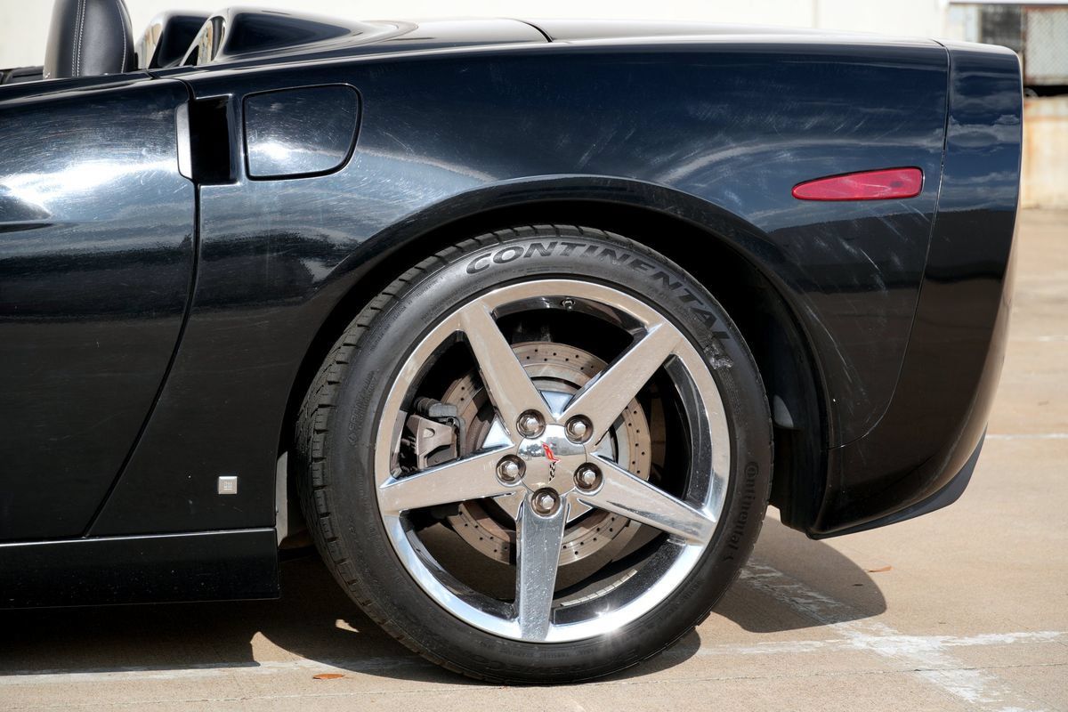 Used 2007 Chevrolet Corvette Convertible w/ Preferred Equipment Group RWD image 23