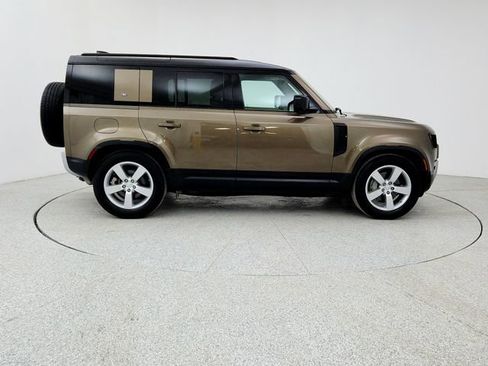 Used 2020 Land Rover Defender 110 First Edition image 4