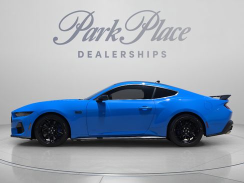 Used 2025 Ford Mustang GT Premium w/ GT Performance Package RWD image 2
