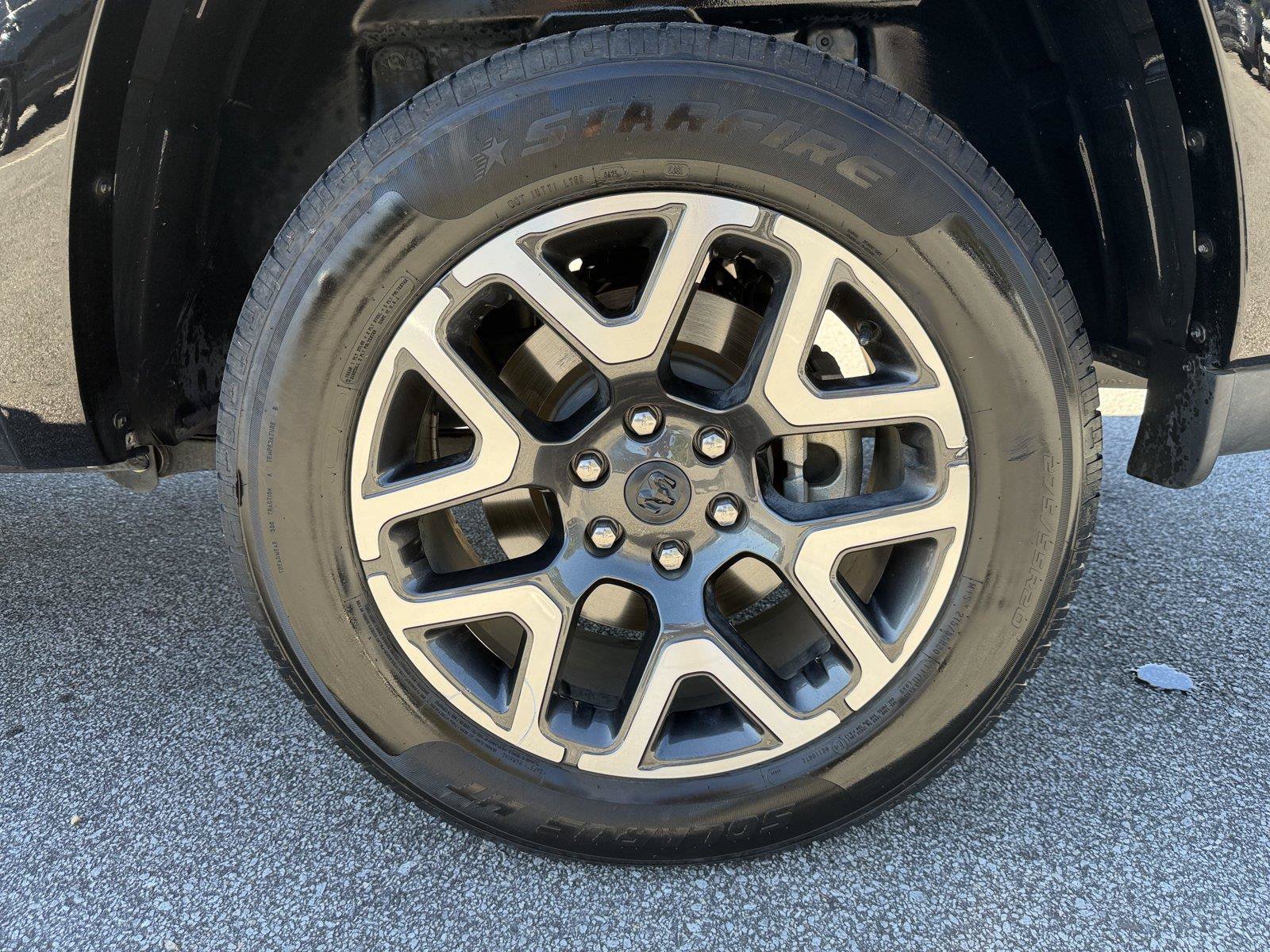 Used 2025 RAM 1500 Laramie AWD/4WD image 29