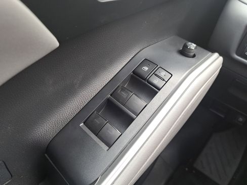 Used 2022 Toyota Highlander XLE image 30