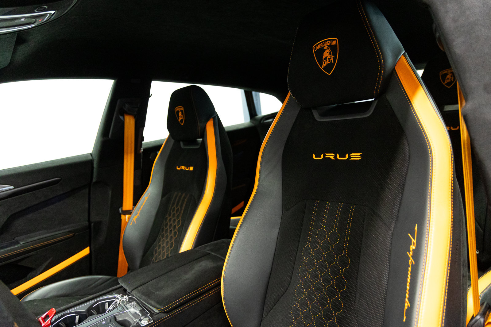 Used 2024 Lamborghini Urus Performante AWD/4WD image 36
