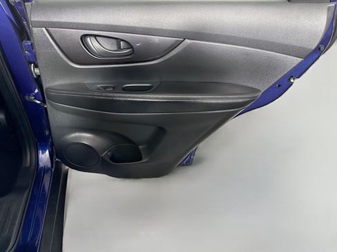 Used 2020 Nissan Rogue S FWD image 27