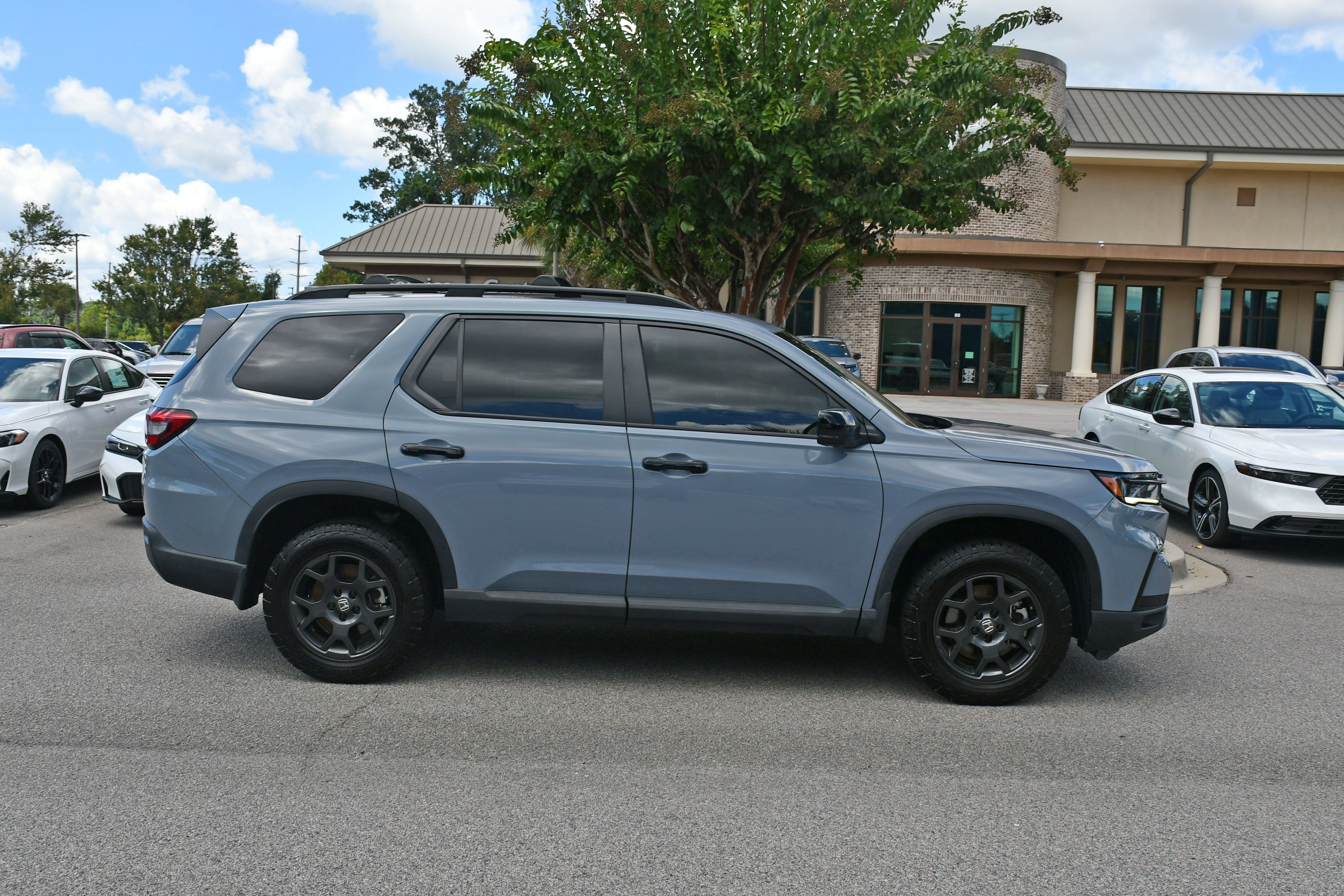 Used 2025 Honda Pilot TrailSport image 5