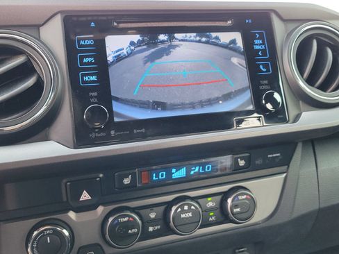 Used 2019 Toyota Tacoma TRD Off-Road w/ TRD Premium Off Road Package AWD/4WD image 17
