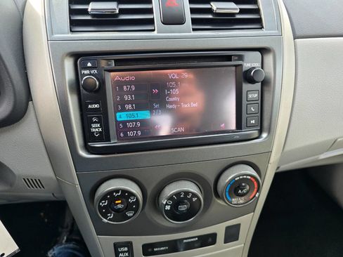 Used 2013 Toyota Corolla LE Special Edition image 16