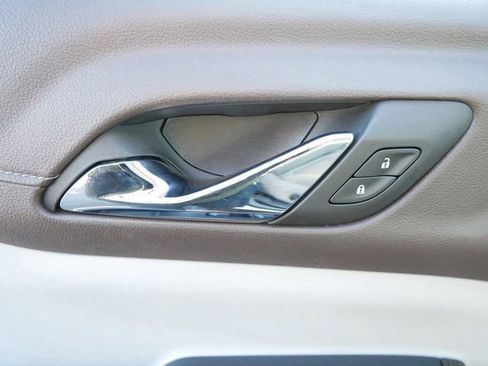 Used 2023 GMC Acadia SLT image 16