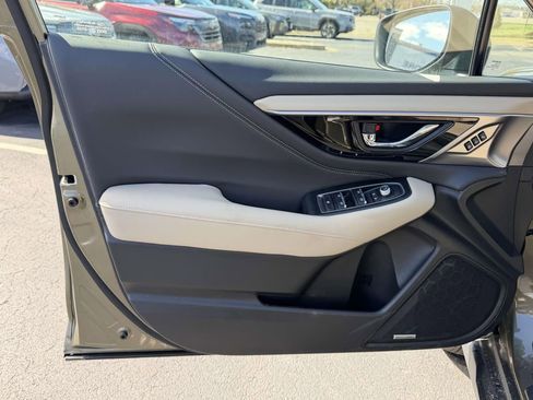 Used 2025 Subaru Outback Limited image 16