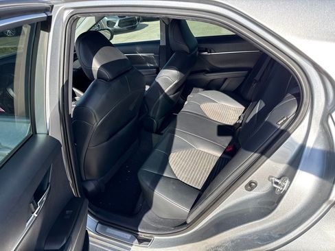 Used 2022 Toyota Camry SE FWD image 5