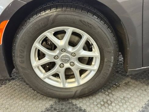 Used 2020 Chrysler Pacifica Touring w/ Cold Weather Group image 13