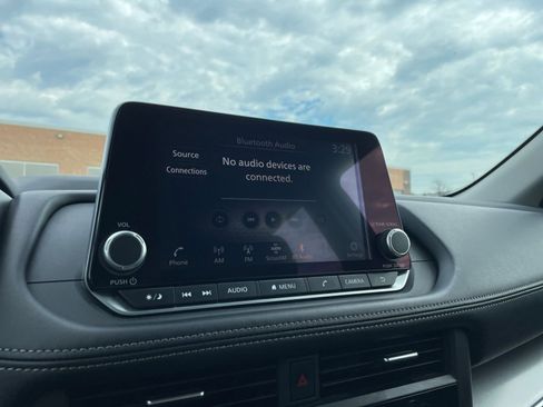 Used 2025 Nissan Rogue SV image 20