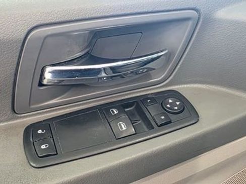 Used 2008 Chrysler Town & Country LX image 11