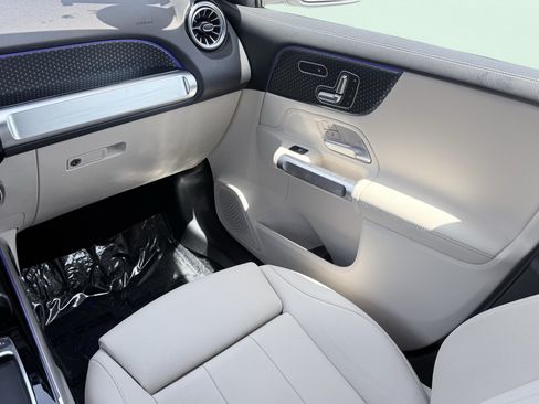 Used 2025 Mercedes-Benz GLB 250 image 53