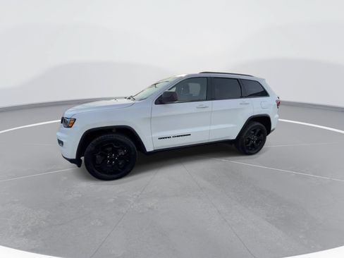 Used 2020 Jeep Grand Cherokee Laredo AWD/4WD image 9