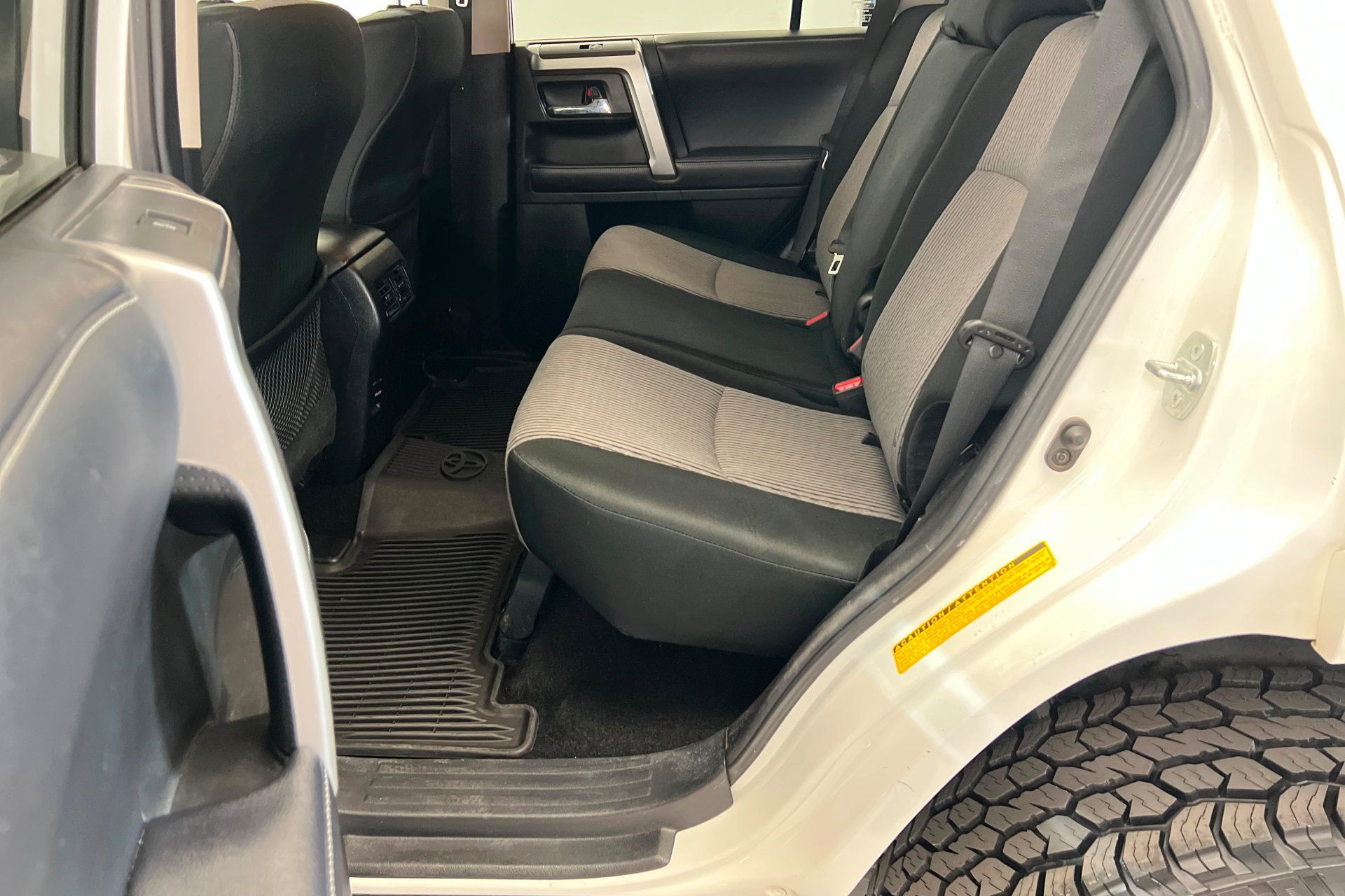 Used 2018 Toyota 4Runner SR5 AWD/4WD image 22