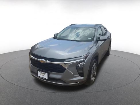 Used 2025 Chevrolet Trax LT w/ LT Convenience Package FWD image 7