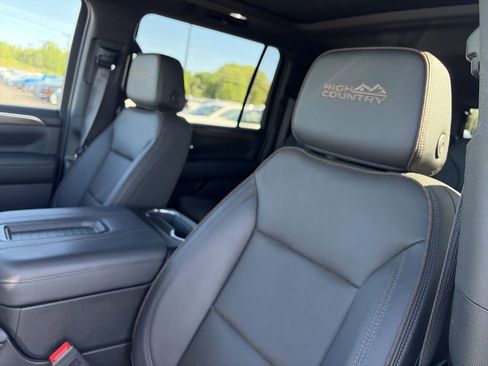 Used 2024 Chevrolet Suburban High Country AWD/4WD image 11
