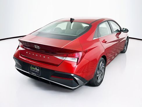 Used 2025 Hyundai Elantra SEL FWD image 9