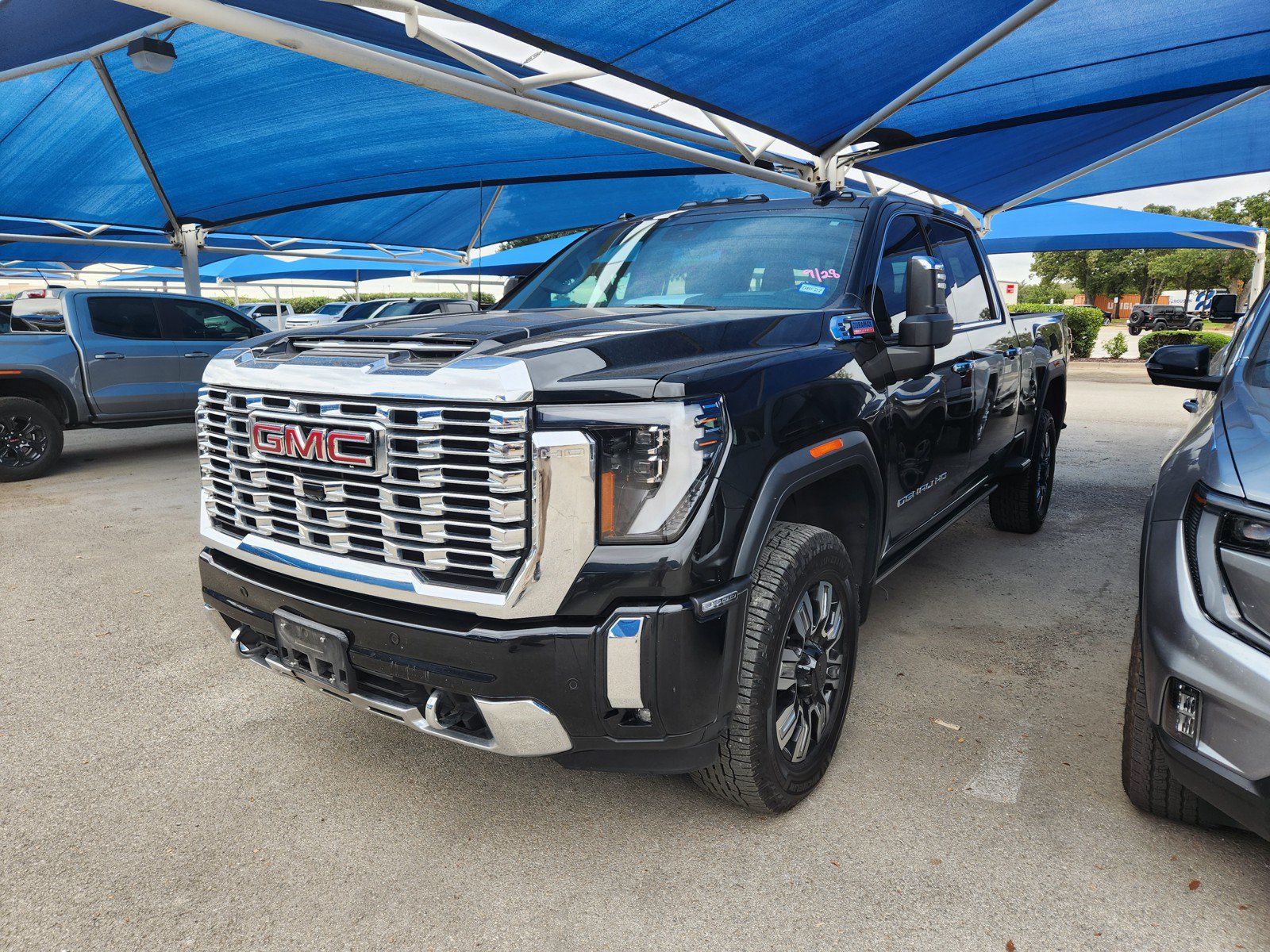 Used 2024 GMC Sierra 3500 Denali w/ Denali Reserve Package AWD/4WD image 2