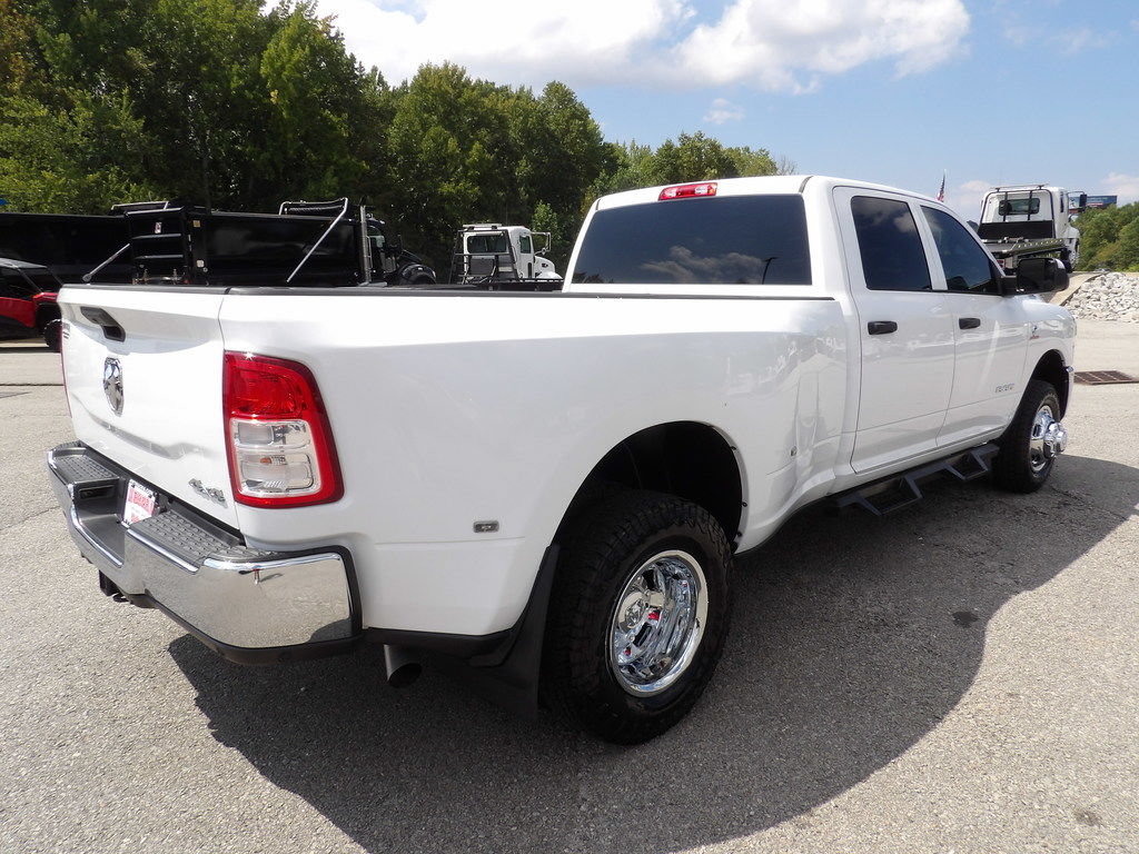 Used 2021 RAM 3500 Tradesman w/ Chrome Appearance Group AWD/4WD image 8