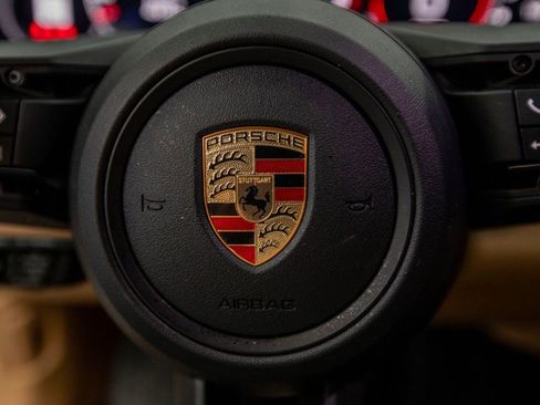 Used 2023 Porsche Panamera image 19