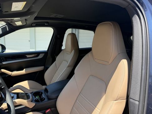 Certified 2025 Porsche Cayenne E-Hybrid AWD/4WD image 9