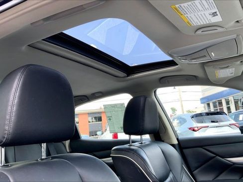 Used 2018 INFINITI Q70 Luxe AWD/4WD image 22
