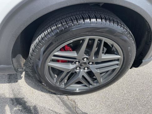 Used 2025 Ford Explorer ST-Line w/ Premium Package image 35