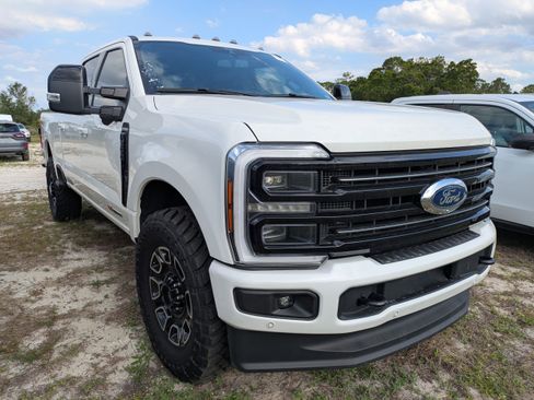 Used 2025 Ford F350 Platinum w/ FX4 Off-Road Package AWD/4WD image 2