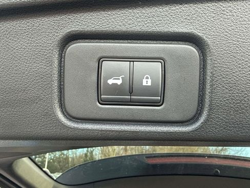 Used 2024 Nissan Pathfinder SV w/ SV Premium Package image 30