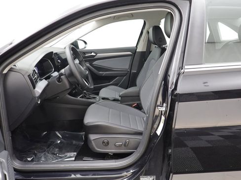 Used 2025 Volkswagen Jetta SE image 5