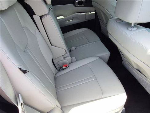 Used 2025 Kia Sorento S FWD image 18