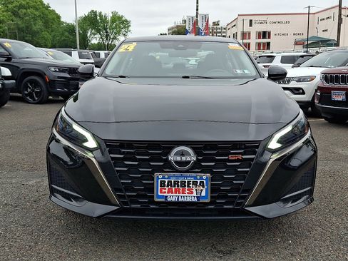 Used 2024 Nissan Altima 2.5 SR FWD image 2