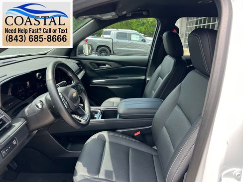 Used 2025 Chevrolet Traverse LT FWD image 10