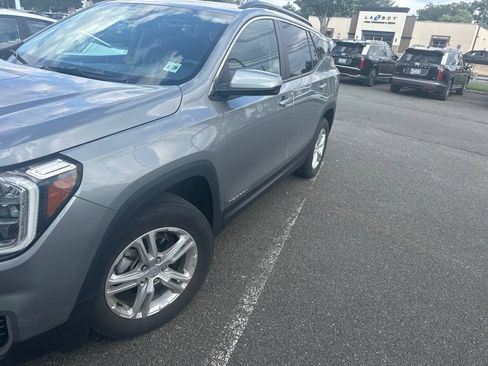 Used 2023 GMC Terrain SLE w/ Driver Convenience Package AWD/4WD image 2