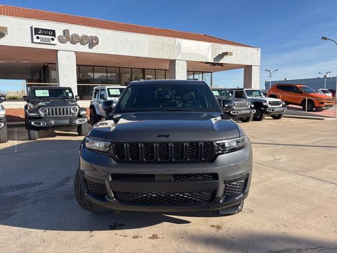 New 2025 Jeep Grand Cherokee L Altitude RWD image 2