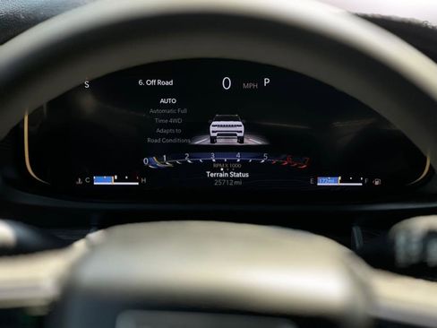 Used 2024 Jeep Wagoneer Series II w/ Flexible Seating Group image 13