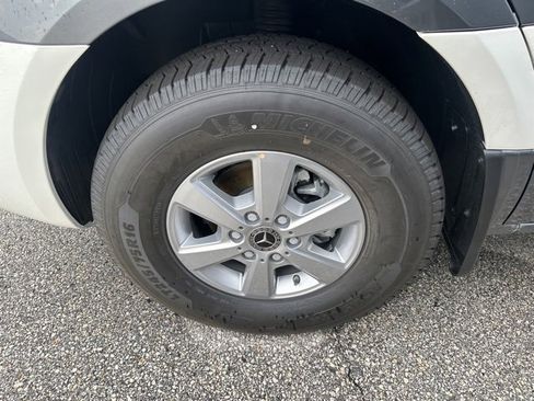 Used 2023 Mercedes-Benz Sprinter 2500 image 4