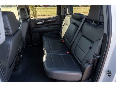 Used 2024 GMC Sierra 1500 SLT image 13