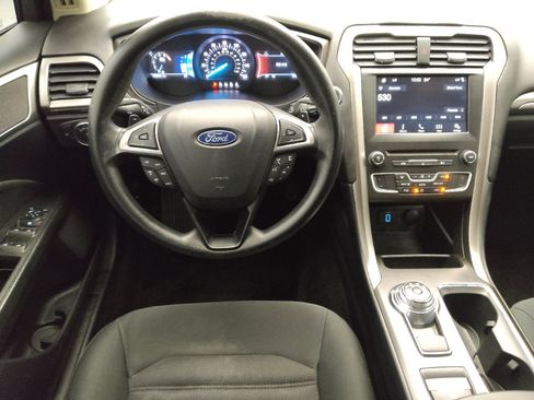 Used 2018 Ford Fusion SE w/ Fusion SE Technology Package FWD image 22