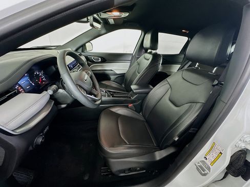 Used 2025 Jeep Compass Limited image 13