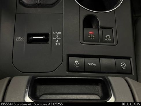 Used 2020 Toyota Highlander XLE FWD image 18