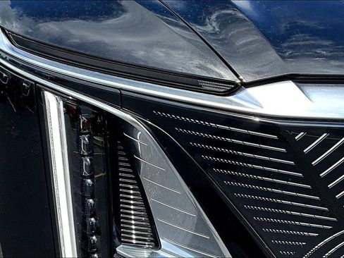 Certified 2024 Cadillac Lyriq Luxury AWD/4WD image 32